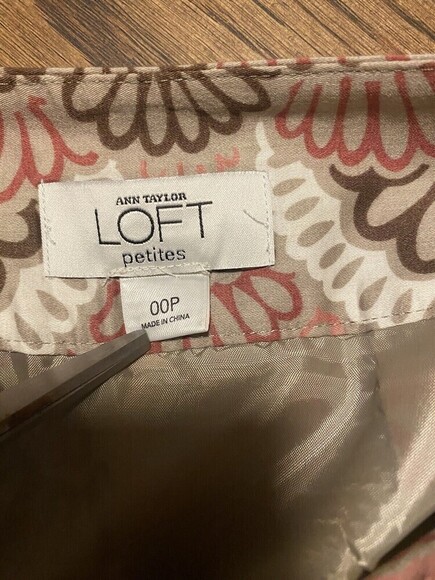 Ann Taylor Loft Women's Floral Print Side Zip Lined Skirt Sz. 00P - Picture 3 of 4